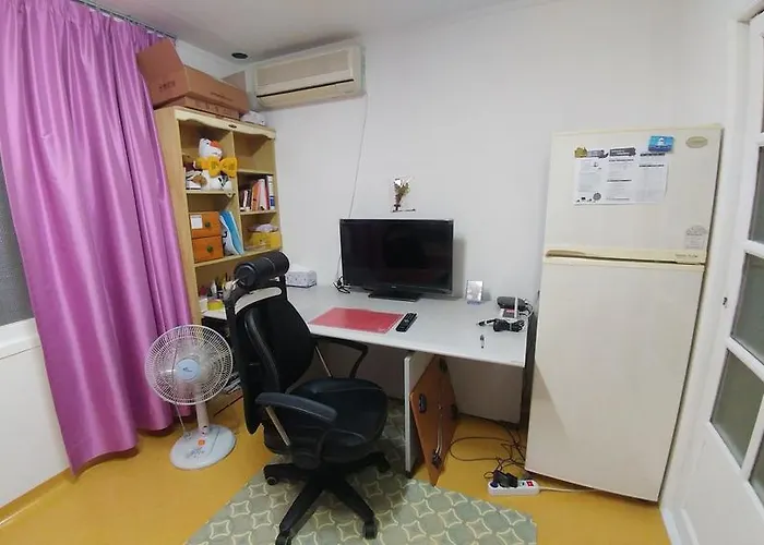 Exclusive Use Whole House For Apartment
